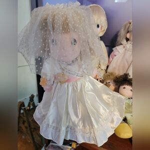 PRECIOUS MOMENTS BRIDE DOLL, VINTAGE. ORIGINAL TAGS   OUTFIT  ACCESSORIES.